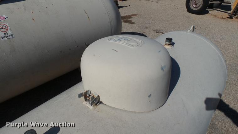 image for item AT9560 (4) propane tanks