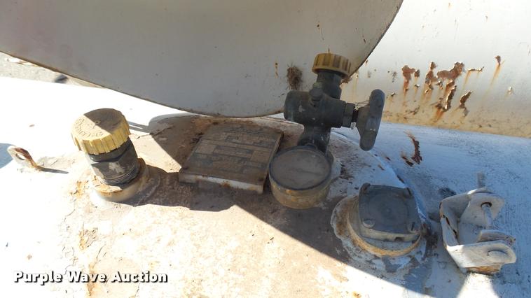 image for item AT9560 (4) propane tanks