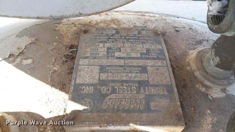 image for item AT9560 (4) propane tanks