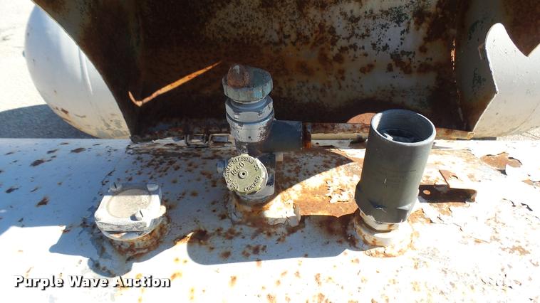 image for item AT9560 (4) propane tanks