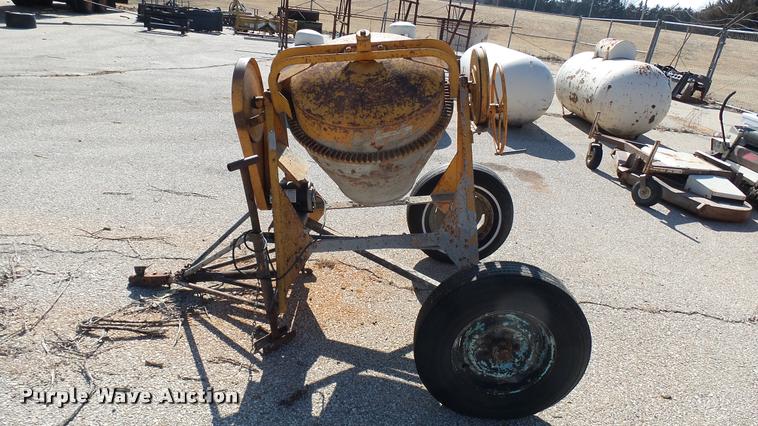 image for item AT9564 Cement mixer