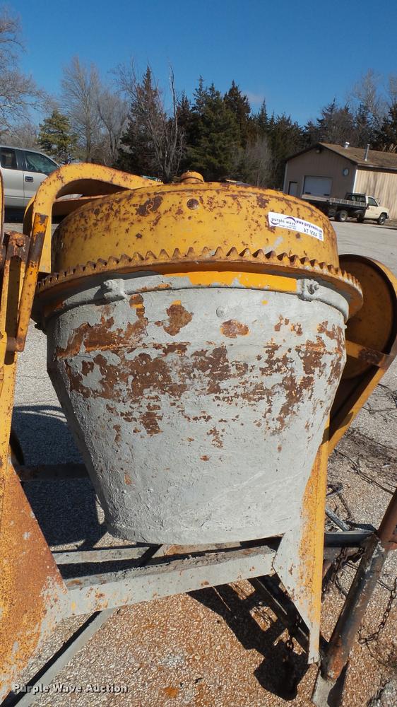 image for item AT9564 Cement mixer