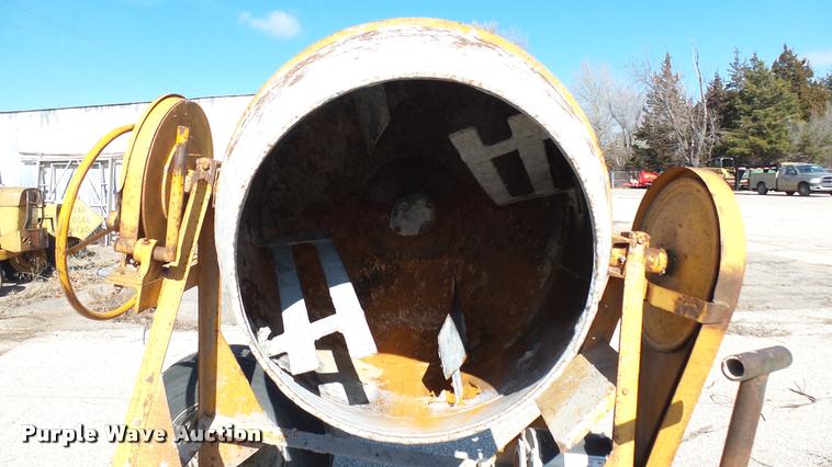 image for item AT9564 Cement mixer