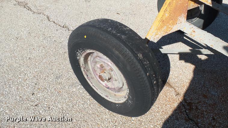 image for item AT9564 Cement mixer