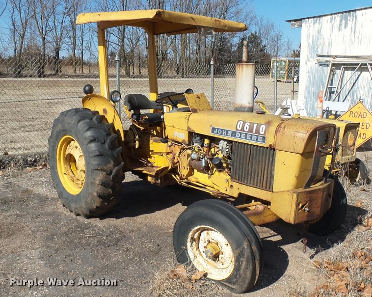 image for item AT9567 John Deere 300 tractor