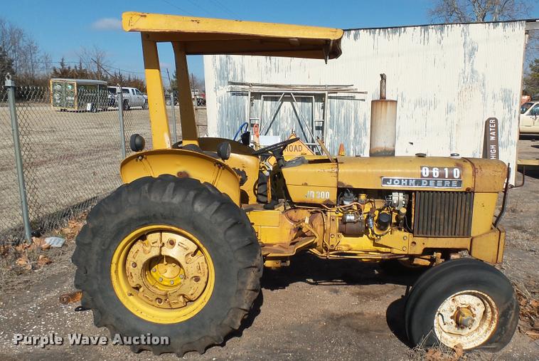 image for item AT9567 John Deere 300 tractor