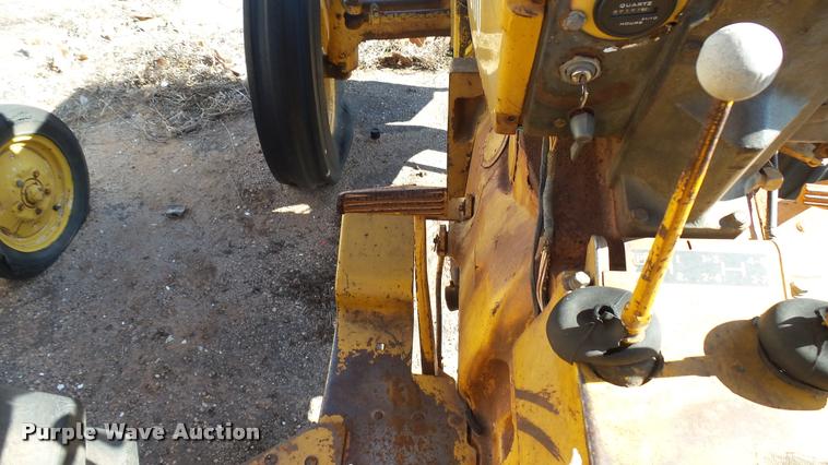 image for item AT9567 John Deere 300 tractor