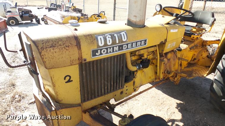 image for item AT9567 John Deere 300 tractor