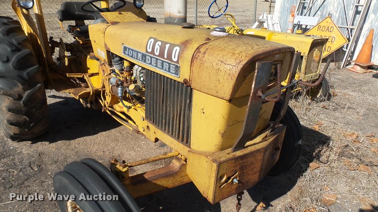 image for item AT9567 John Deere 300 tractor