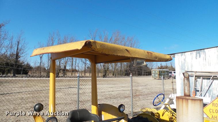 image for item AT9567 John Deere 300 tractor