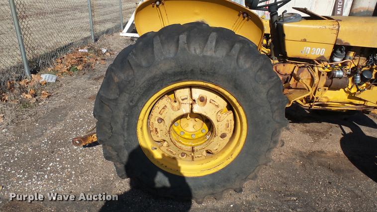 image for item AT9567 John Deere 300 tractor