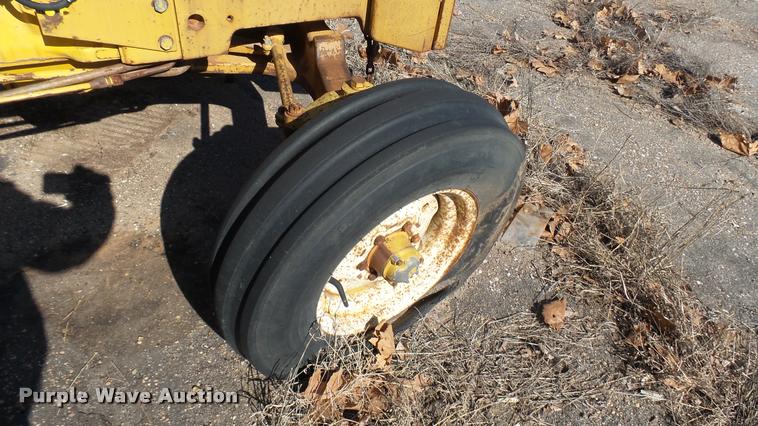 image for item AT9567 John Deere 300 tractor