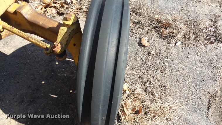 image for item AT9567 John Deere 300 tractor