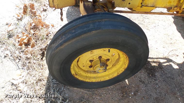 image for item AT9567 John Deere 300 tractor