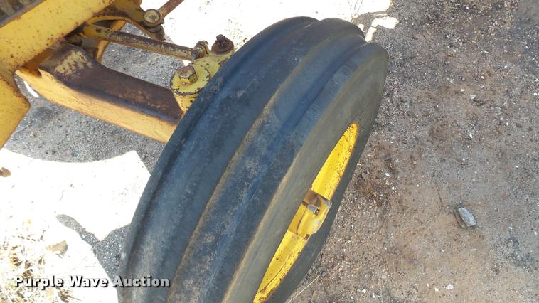 image for item AT9567 John Deere 300 tractor