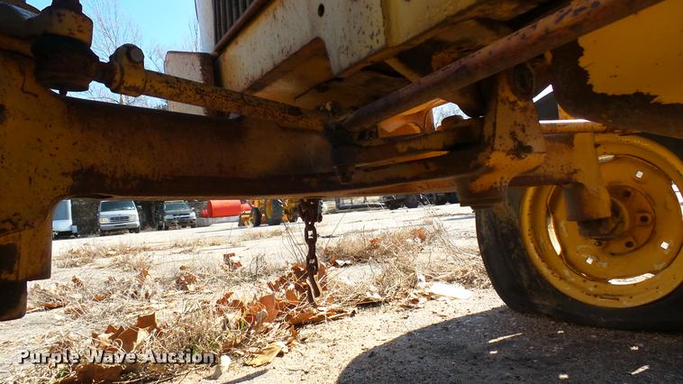 image for item AT9567 John Deere 300 tractor