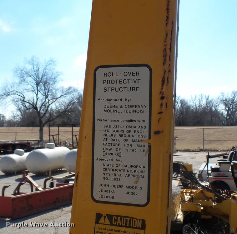 image for item AT9567 John Deere 300 tractor