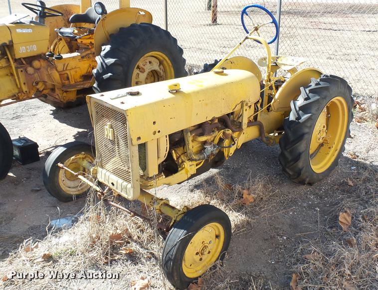 image for item AT9568 International tractor