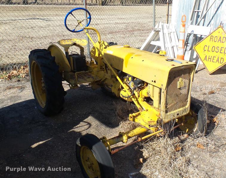 image for item AT9568 International tractor