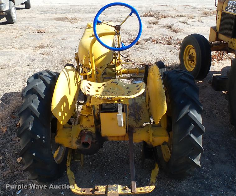 image for item AT9568 International tractor