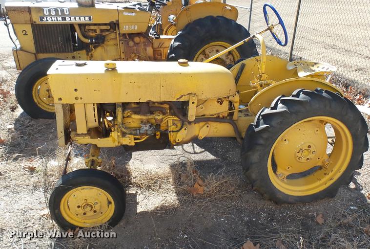 image for item AT9568 International tractor