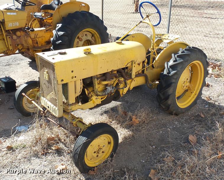 image for item AT9568 International tractor