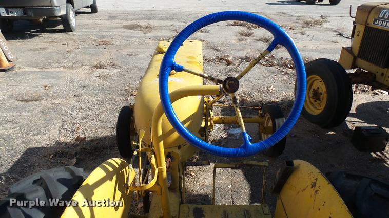 image for item AT9568 International tractor