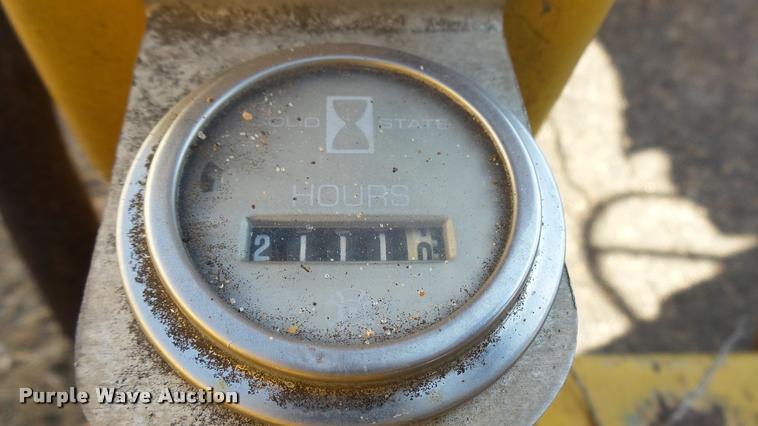 image for item AT9568 International tractor