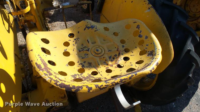 image for item AT9568 International tractor