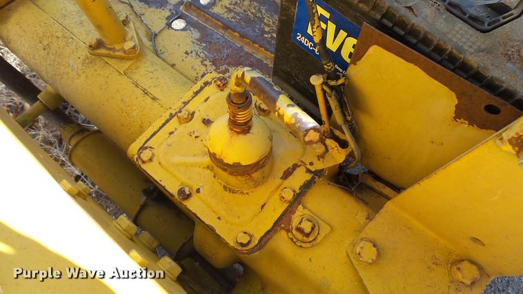 image for item AT9568 International tractor