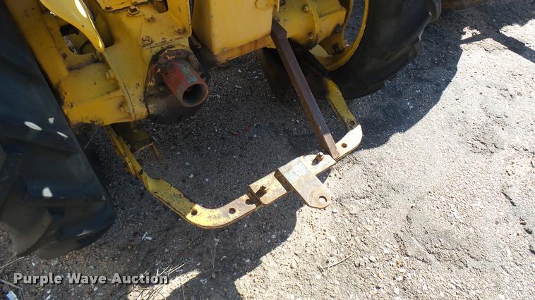 image for item AT9568 International tractor