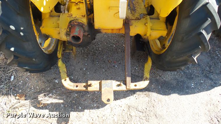 image for item AT9568 International tractor