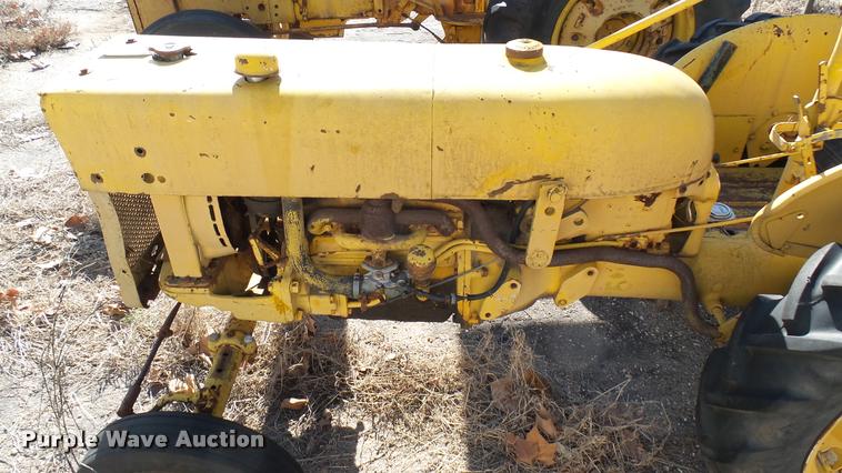 image for item AT9568 International tractor