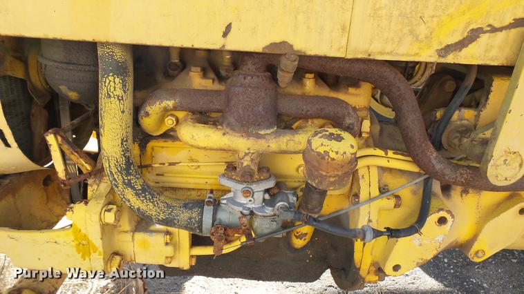 image for item AT9568 International tractor