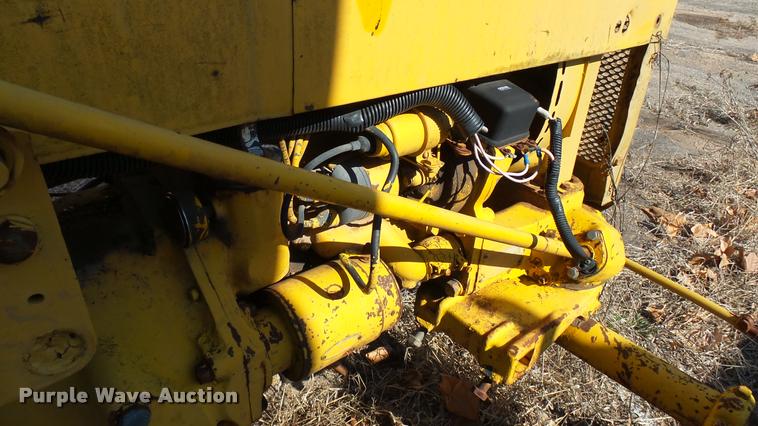 image for item AT9568 International tractor