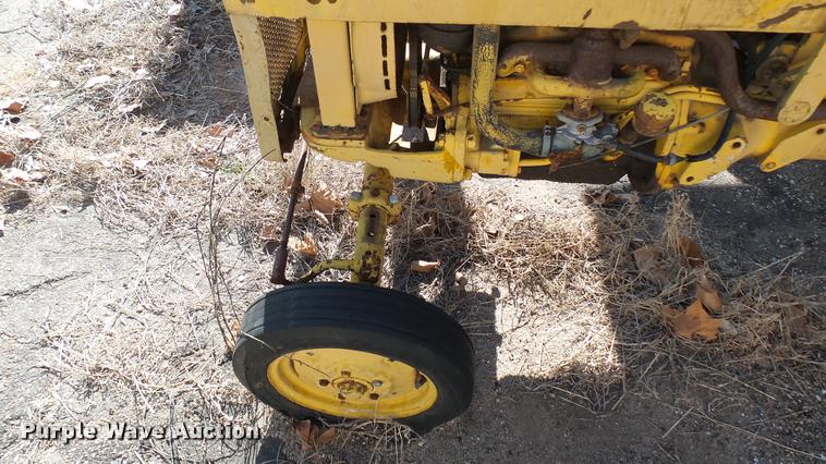 image for item AT9568 International tractor