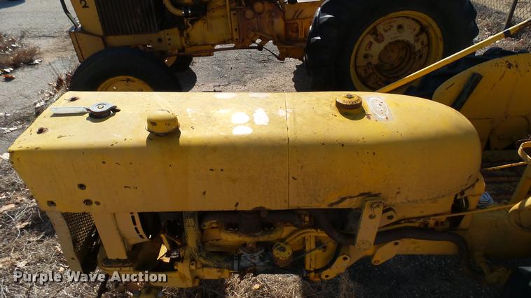 image for item AT9568 International tractor