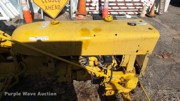 image for item AT9568 International tractor