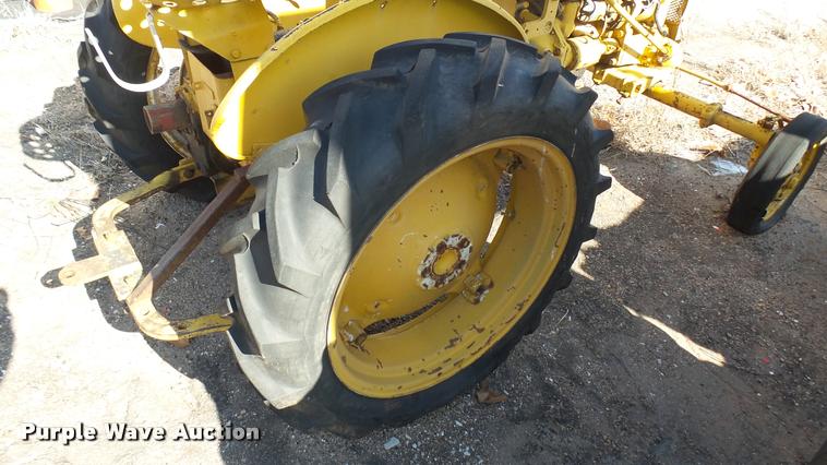 image for item AT9568 International tractor