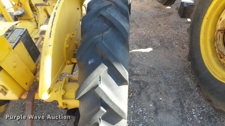 image for item AT9568 International tractor