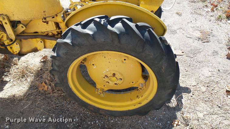 image for item AT9568 International tractor