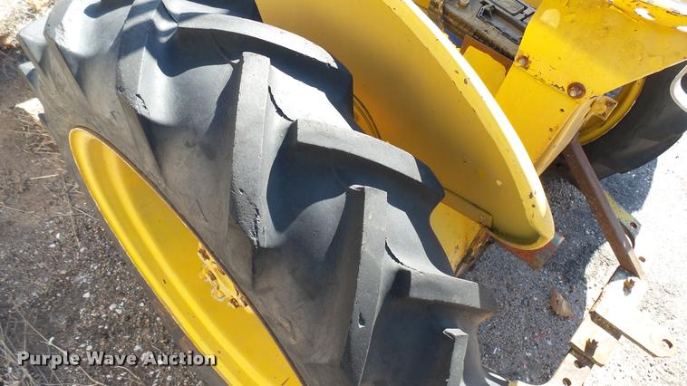 image for item AT9568 International tractor