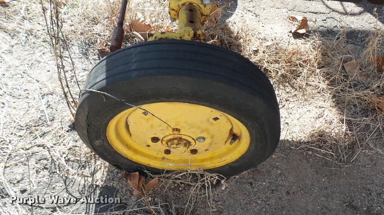 image for item AT9568 International tractor