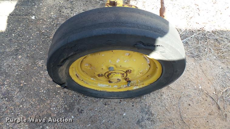 image for item AT9568 International tractor