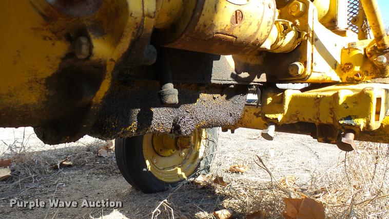 image for item AT9568 International tractor