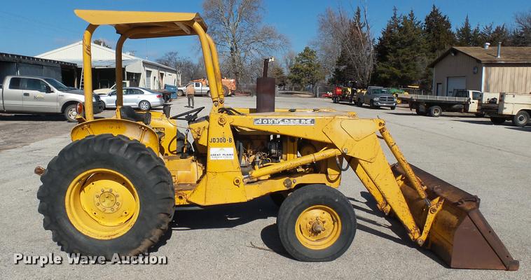 image for item AT9569 John Deere 301A tractor