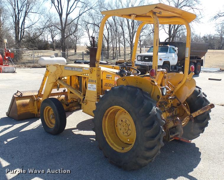 image for item AT9569 John Deere 301A tractor