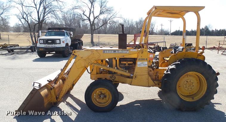 image for item AT9569 John Deere 301A tractor