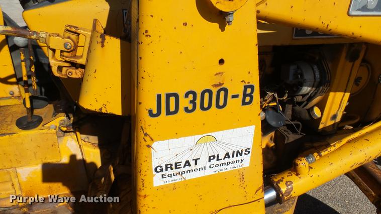 image for item AT9569 John Deere 301A tractor