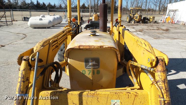 image for item AT9569 John Deere 301A tractor